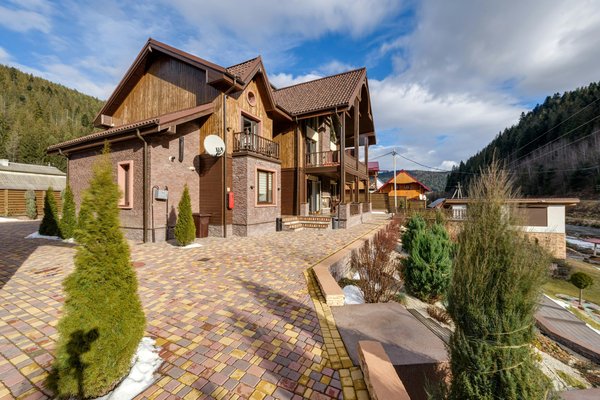 Explore stunning luxury chalets to buy in chamonix
